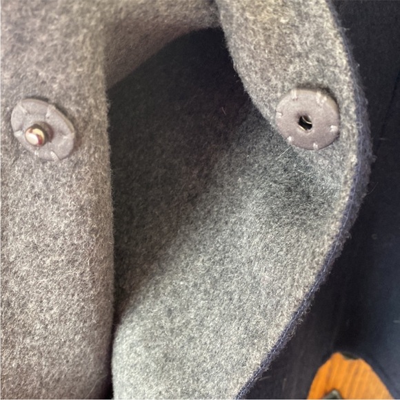 Tahari Woman’s Gray and Navy Blue Wool Cape/Poncho - Picture 3 of 5